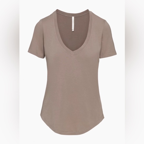 Aritzia Foundation V-neck T-shirt - Picture 5 of 7